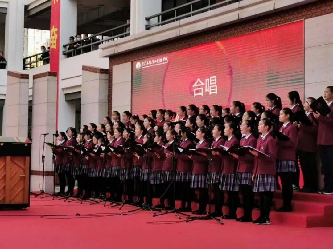 笑脸球的冒险之旅
